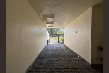 Casa à venda com 316m², 6 quartos e 3 vagas Casa à venda com 316m², 6 quartos e 3 vagasFoto 02