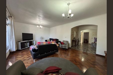 Casa à venda com 316m², 6 quartos e 3 vagas Casa à venda com 316m², 6 quartos e 3 vagasFoto 06