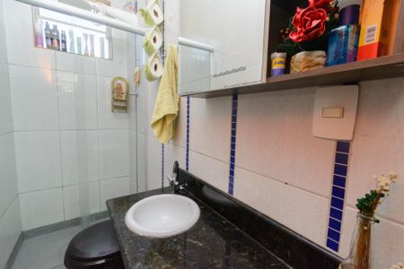 Apartamento à venda com 76m², 2 quartos e 1 vaga Apartamento à venda com 76m², 2 quartos e 1 vagaBanheiro