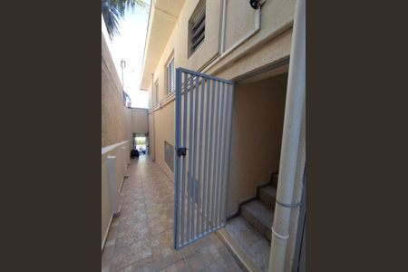 Casa para alugar com 70m², 2 quartos e sem vagaÁrea comum - Entrada