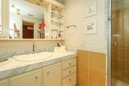 Apartamento para alugar com 304m², 3 quartos e 4 vagasBanheiro da Suíte 2