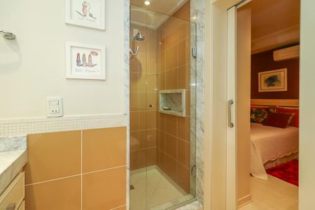 Apartamento para alugar com 304m², 3 quartos e 4 vagasBanheiro da Suíte 2