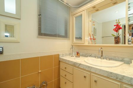 Apartamento para alugar com 304m², 3 quartos e 4 vagasBanheiro da Suíte 2