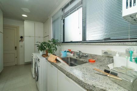 Apartamento para alugar com 304m², 3 quartos e 4 vagasÁrea de Serviço