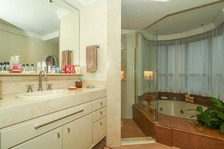 Apartamento para alugar com 304m², 3 quartos e 4 vagasBanheiro Suíte master