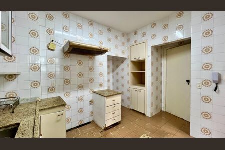 Apartamento à venda com 185m², 4 quartos e 2 vagas Apartamento à venda com 185m², 4 quartos e 2 vagasCozinha