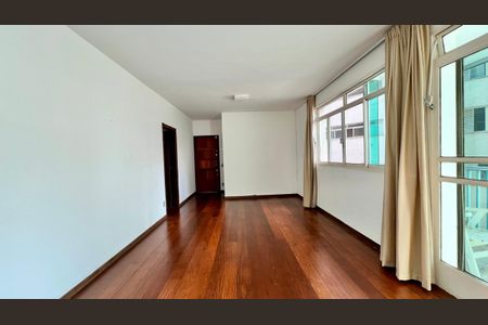 Apartamento à venda com 185m², 4 quartos e 2 vagas Apartamento à venda com 185m², 4 quartos e 2 vagasSala