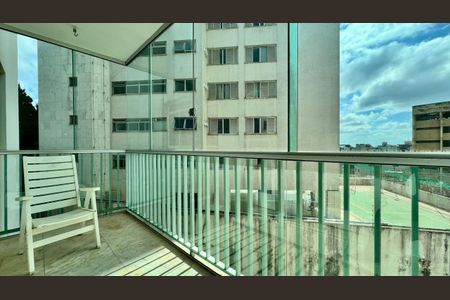 Apartamento à venda com 185m², 4 quartos e 2 vagas Apartamento à venda com 185m², 4 quartos e 2 vagasVaranda Sala