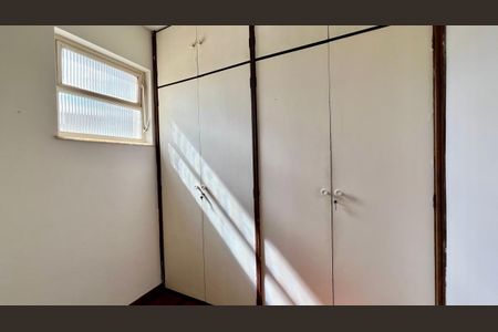 Apartamento à venda com 185m², 4 quartos e 2 vagas Apartamento à venda com 185m², 4 quartos e 2 vagasCloset
