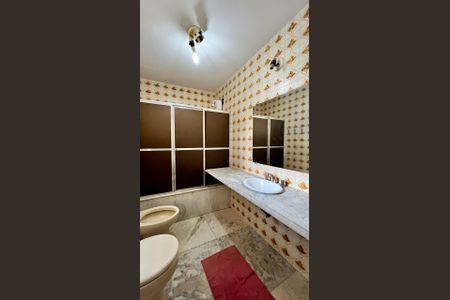 Apartamento à venda com 185m², 4 quartos e 2 vagas Apartamento à venda com 185m², 4 quartos e 2 vagasBanheiro 2