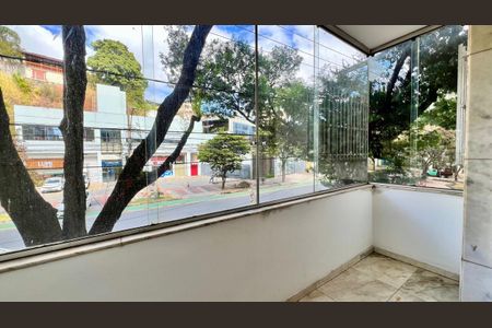 Apartamento à venda com 185m², 4 quartos e 2 vagas Apartamento à venda com 185m², 4 quartos e 2 vagasVaranda Sala