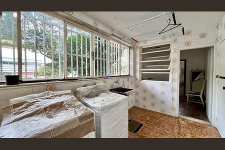 Apartamento à venda com 185m², 4 quartos e 2 vagas Apartamento à venda com 185m², 4 quartos e 2 vagasÁrea de Serviço