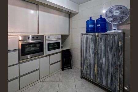 Casa à venda com 111m², 5 quartos e 3 vagas Casa à venda com 111m², 5 quartos e 3 vagasCozinha 1