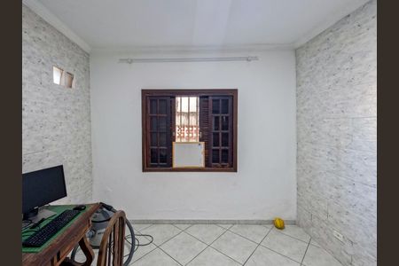 Casa à venda com 111m², 5 quartos e 3 vagas Casa à venda com 111m², 5 quartos e 3 vagasEscritório