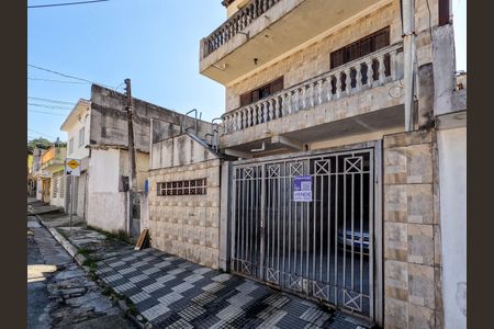 Casa à venda com 111m², 5 quartos e 3 vagas Casa à venda com 111m², 5 quartos e 3 vagasFachada