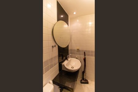 Apartamento à venda com 120m², 2 quartos e 1 vaga Apartamento à venda com 120m², 2 quartos e 1 vagaBanheiro Social