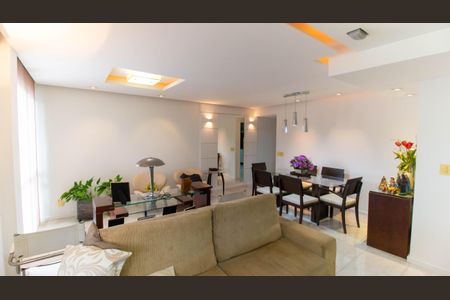 Apartamento à venda com 120m², 2 quartos e 1 vaga Apartamento à venda com 120m², 2 quartos e 1 vagaSala