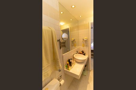 Apartamento à venda com 120m², 2 quartos e 1 vaga Apartamento à venda com 120m², 2 quartos e 1 vagaBanheiro da Suíte