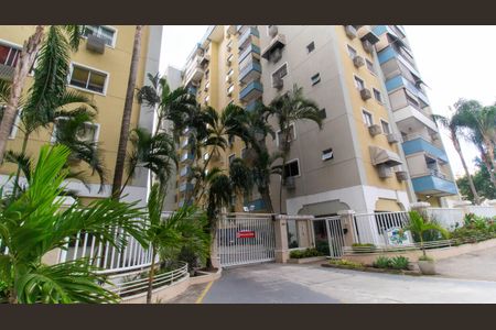 Apartamento à venda com 120m², 2 quartos e 1 vaga Apartamento à venda com 120m², 2 quartos e 1 vagaFachada