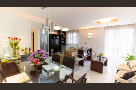 Apartamento à venda com 120m², 2 quartos e 1 vaga Apartamento à venda com 120m², 2 quartos e 1 vagaSala