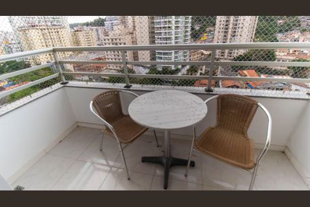 Apartamento à venda com 120m², 2 quartos e 1 vaga Apartamento à venda com 120m², 2 quartos e 1 vagaVaranda