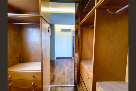 Apartamento para alugar com 116m², 2 quartos e 3 vagasCloset da Suíte