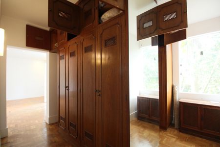 Casa à venda com 374m², 4 quartos e 5 vagasCloset Suíte 1