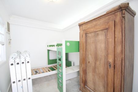 Casa à venda com 374m², 4 quartos e 5 vagasQuarto de Serviço 2