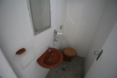 Casa à venda com 374m², 4 quartos e 5 vagasBanheiro de serviço 2