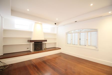 Casa à venda com 374m², 4 quartos e 5 vagasSala 1