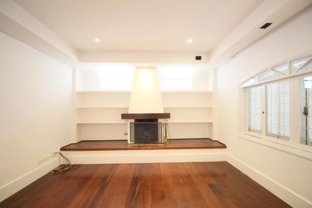 Casa à venda com 374m², 4 quartos e 5 vagasSala 1