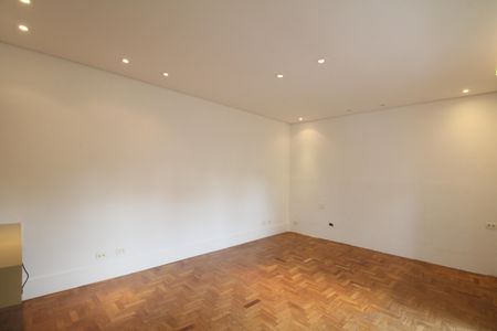 Casa à venda com 374m², 4 quartos e 5 vagasSuíte 1