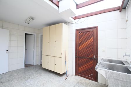 Casa à venda com 374m², 4 quartos e 5 vagasÁrea de Serviço