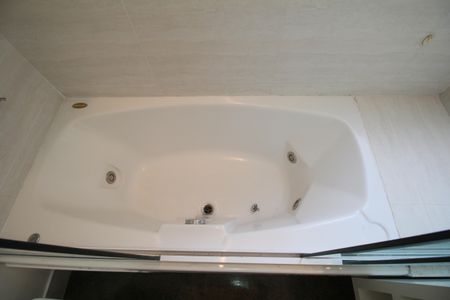 Casa à venda com 374m², 4 quartos e 5 vagasBanheiro 4