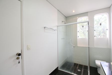 Casa à venda com 374m², 4 quartos e 5 vagasBanheiro 2