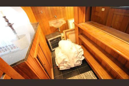 Casa à venda com 374m², 4 quartos e 5 vagasCorredor