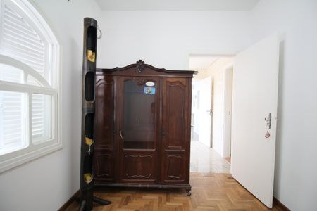 Casa à venda com 374m², 4 quartos e 5 vagasQuarto de Serviço