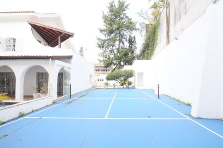 Casa à venda com 374m², 4 quartos e 5 vagasQuadra