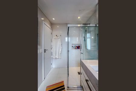 Apartamento à venda com 228m², 4 quartos e 4 vagasBanheiro da Suíte 2