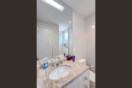 Apartamento à venda com 228m², 4 quartos e 4 vagasBanheiro da Suíte 5