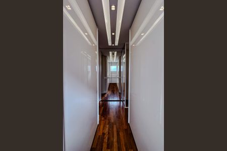 Apartamento à venda com 228m², 4 quartos e 4 vagasCorredor