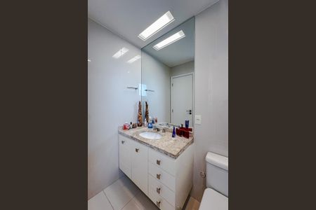 Apartamento à venda com 228m², 4 quartos e 4 vagasBanheiro da Suíte 5