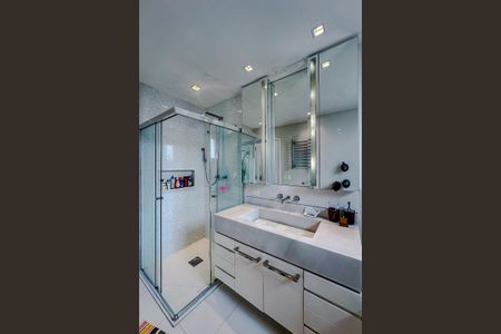 Apartamento à venda com 228m², 4 quartos e 4 vagasBanheiro da Suíte 2