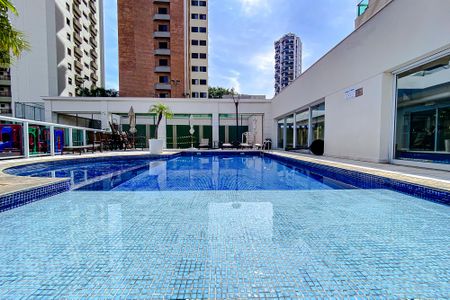 Apartamento à venda com 228m², 4 quartos e 4 vagasÁrea comum - Piscina
