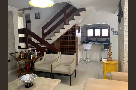 Casa de condomínio à venda com 396m², 3 quartos e 2 vagas Casa de condomínio à venda com 396m², 3 quartos e 2 vagasSala