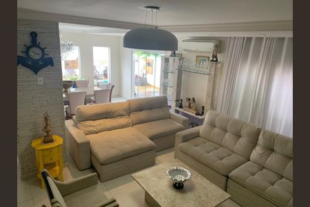 Casa de condomínio à venda com 396m², 3 quartos e 2 vagas Casa de condomínio à venda com 396m², 3 quartos e 2 vagasSala