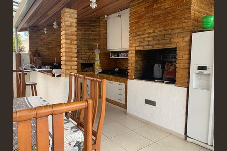 Casa de condomínio à venda com 396m², 3 quartos e 2 vagas Casa de condomínio à venda com 396m², 3 quartos e 2 vagasEspaço Gourmet