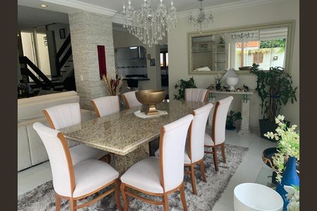 Casa de condomínio à venda com 396m², 3 quartos e 2 vagas Casa de condomínio à venda com 396m², 3 quartos e 2 vagasSala de Jantar