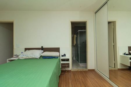 Casa à venda com 180m², 3 quartos e 2 vagasSuíte