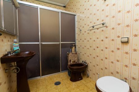 Casa à venda com 180m², 3 quartos e 2 vagasBanheiro 2